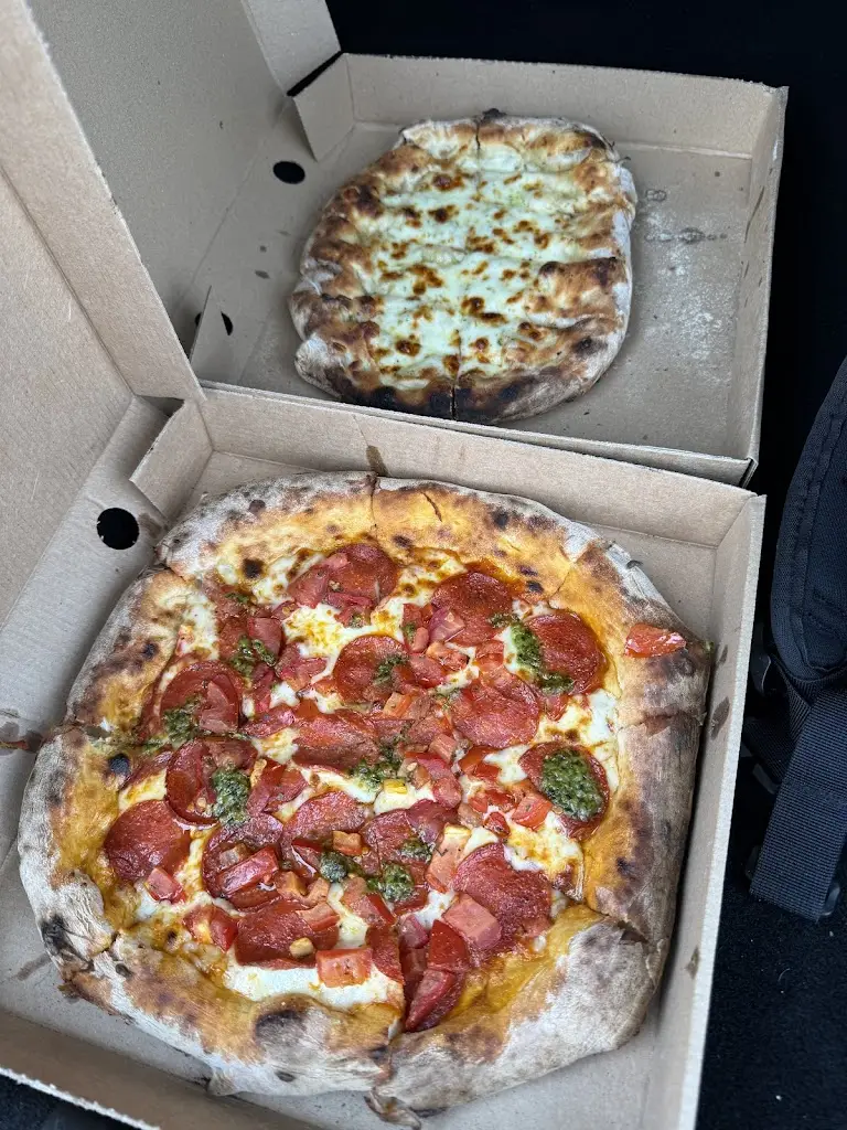 Florian Eckerle_Pizza in the Skye_Portree_recensione