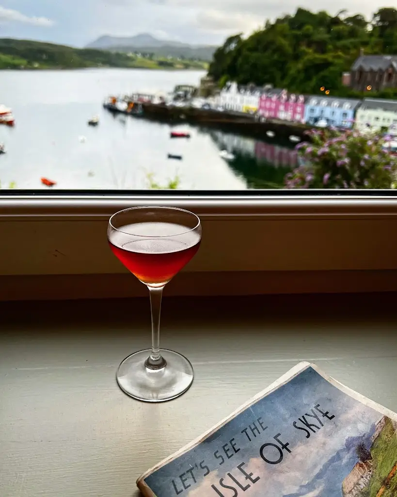 Lucienne Simpson_The Bar at Scorrybreac_Portree_review