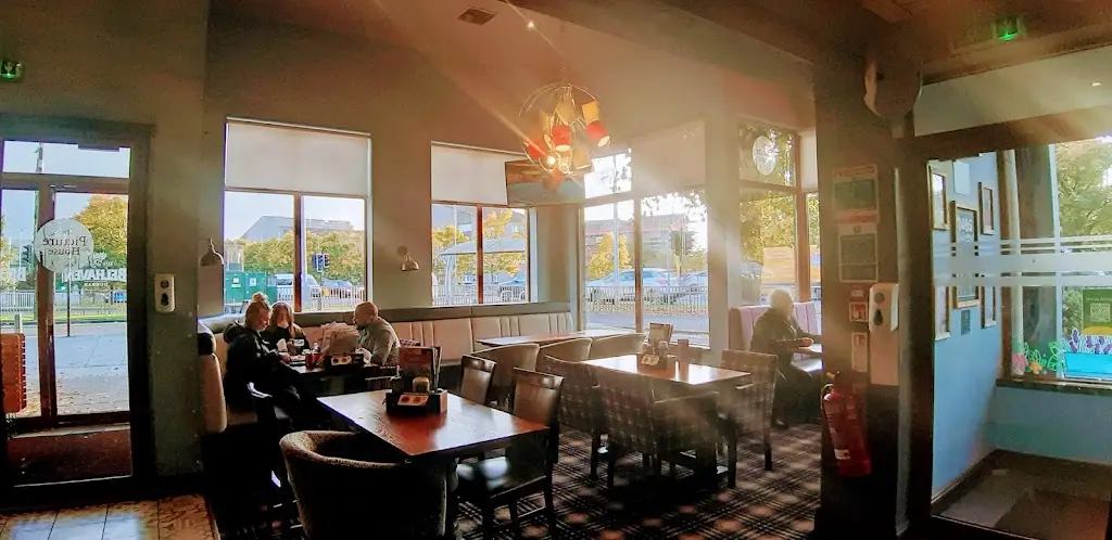 Dennis Smalley_Picture House_Rutherglen_Bewertung