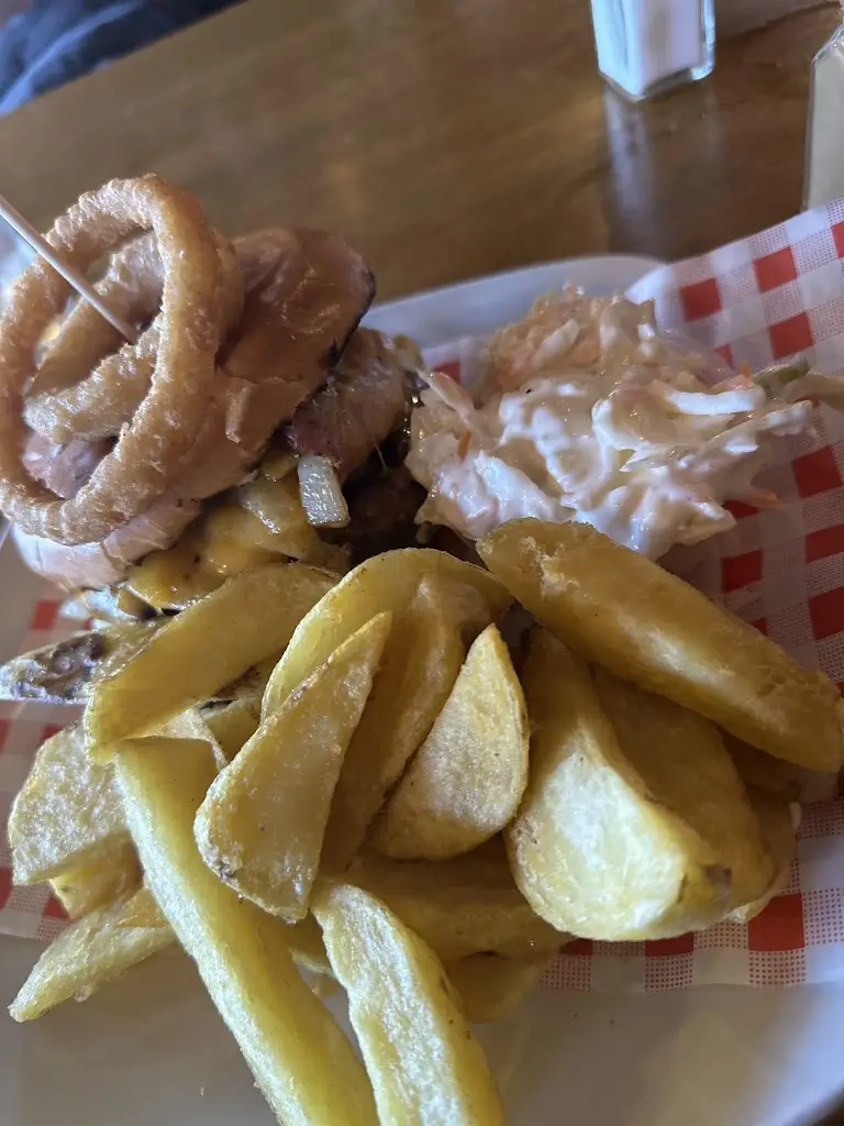 niloofar homayooni_Carrigan's Hamilton_South Lanarkshire_review