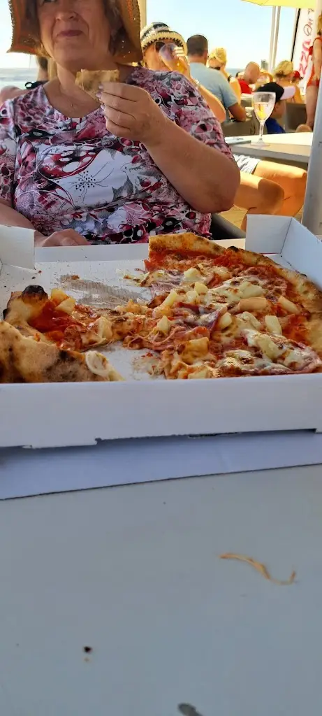 Igor Iena_Pizza On The Beach_Sandbank_review