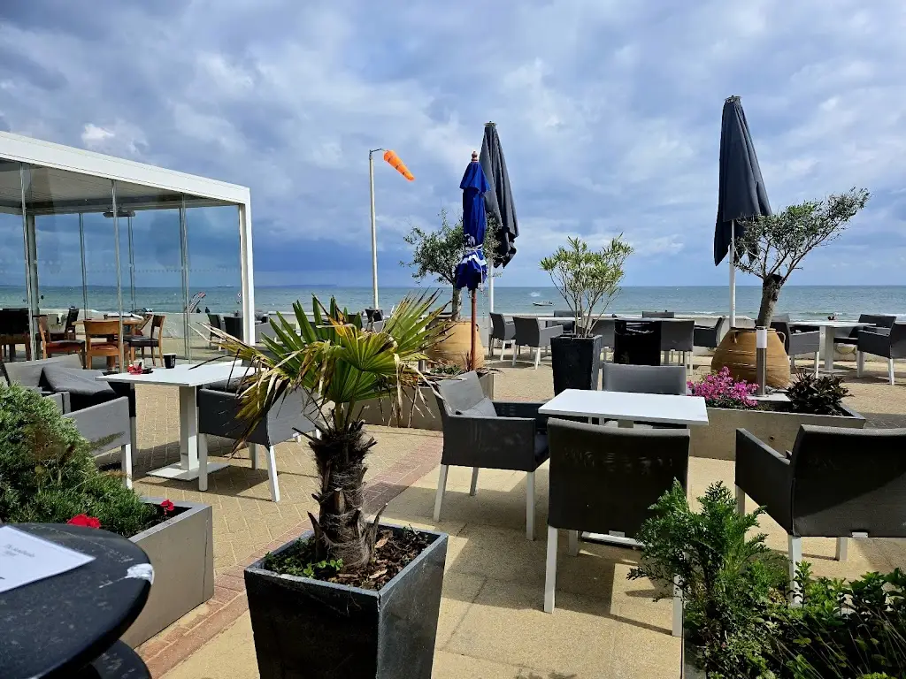 Pizza On The Beach_Sandbank_slider_image_3