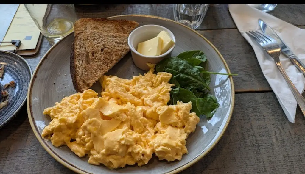 Maureen Gaynor_Beckett and sons_Stornoway_review