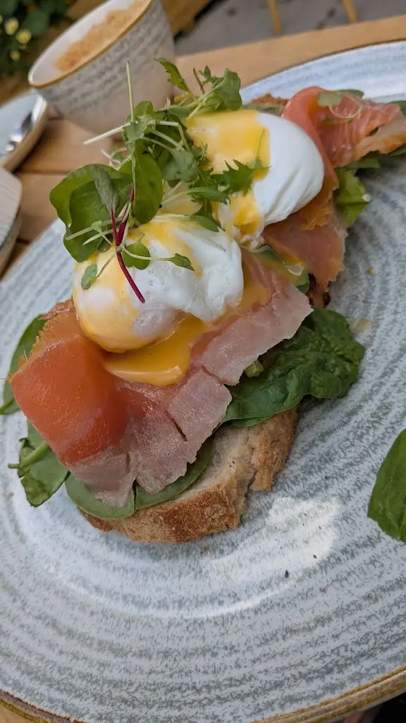 psycho girl_Beckett and sons_Stornoway_review