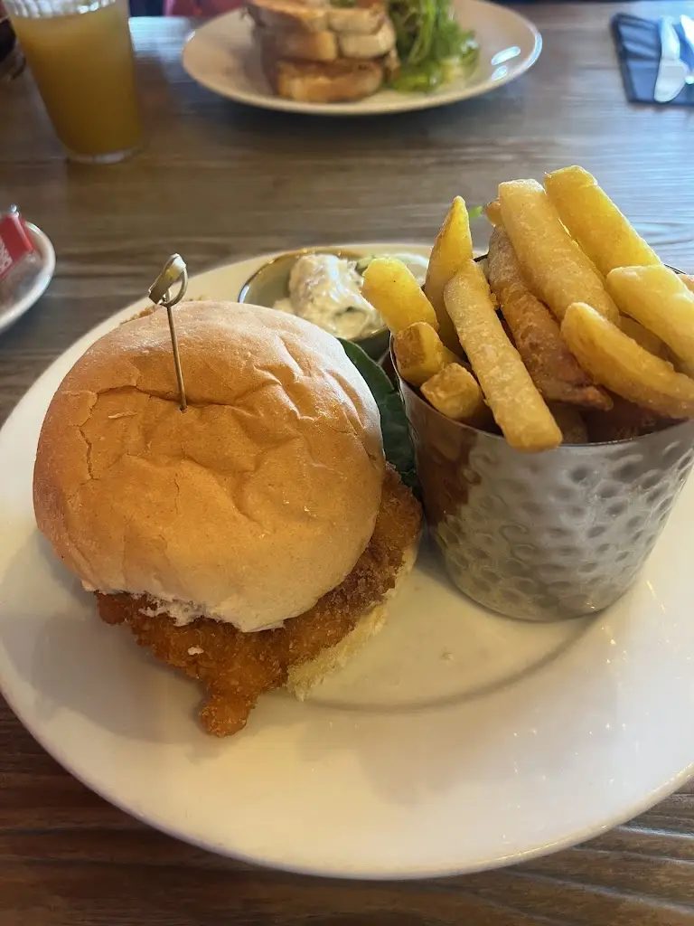 Alexander Simondo_Molly's Café Bar_Stonehaven_review