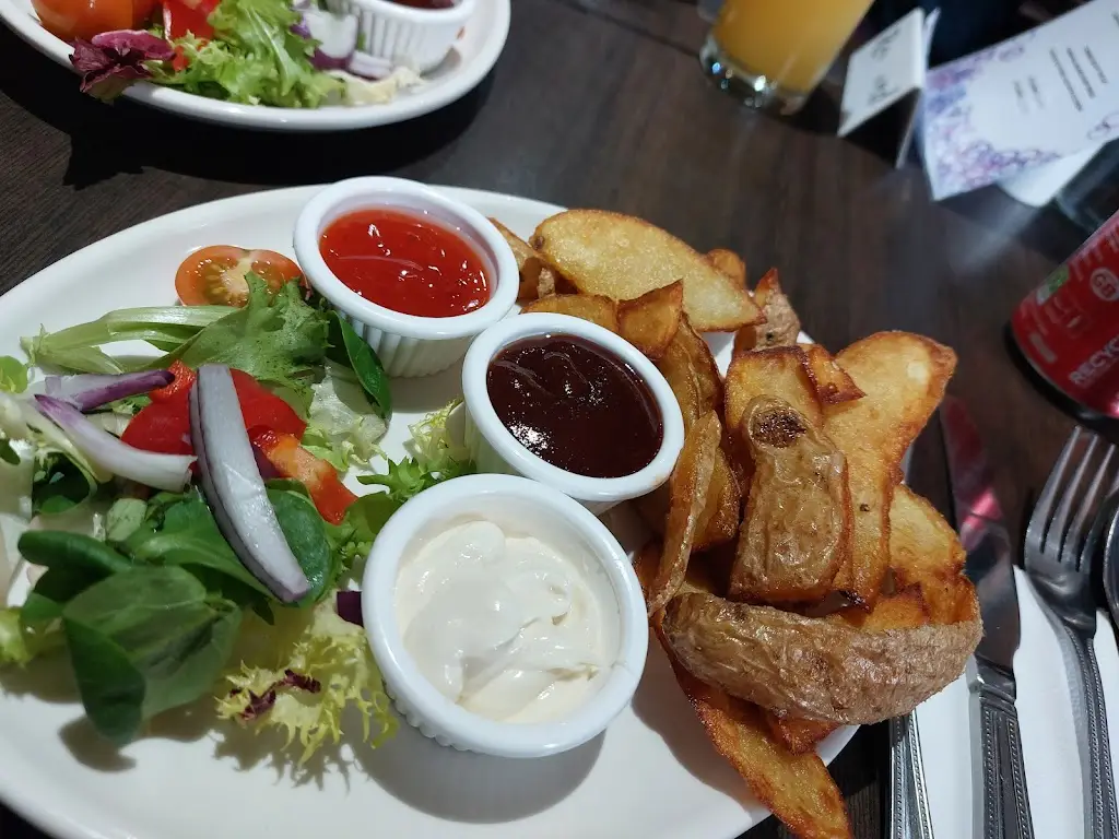 Sharon Christie_Pop Inn_Stevenston_review