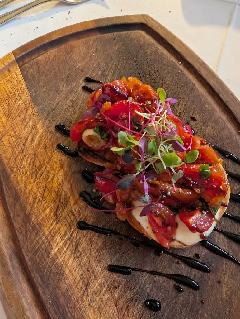 Linda Blakelock_The Contented Vine_The Scottish Borders_review