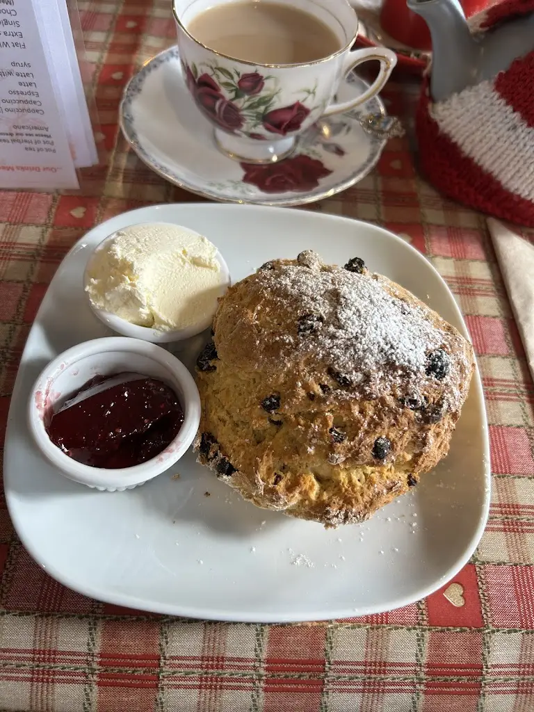 Susen Brookes_Laura’s Tilly Tearoom_Tillicoultry_review