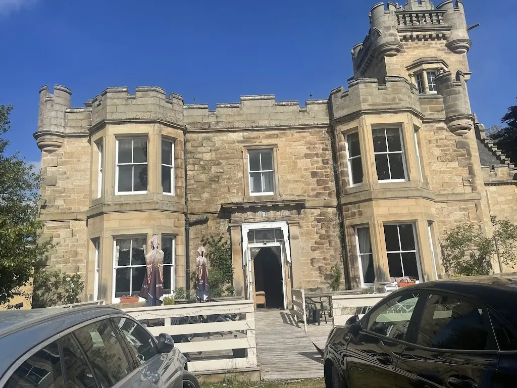 Claire Bell_Mansfield Castle_Tain_recensione