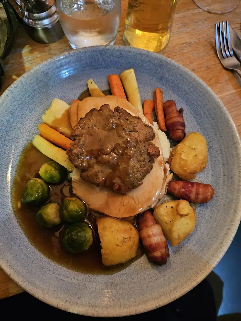 Gary Shek_The Waterside_Strathaven_review