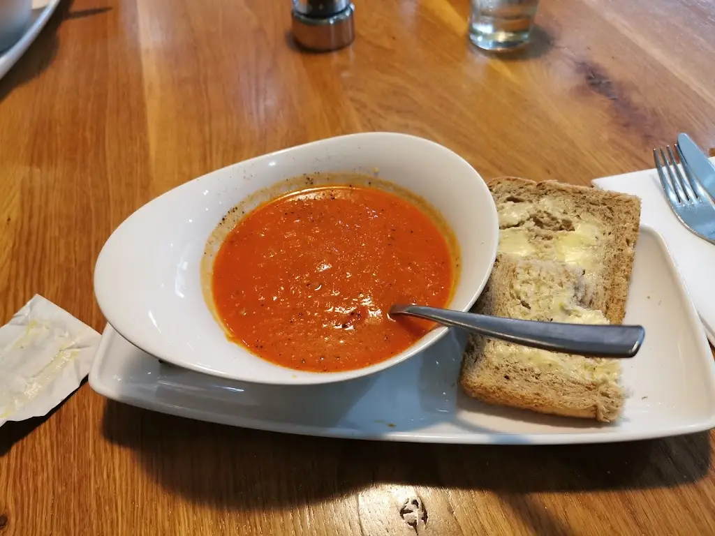 Nicola Brady_The Waterside_Strathaven_review