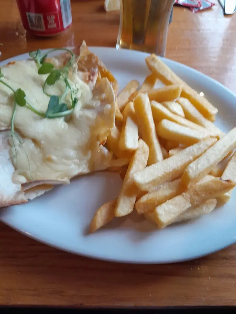 Karen McLeod_The Brig Inn Bar & Grill_Tranent_review