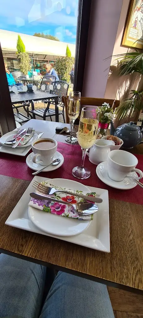 Lisa Guest_The Waterside Café_Aldridge_review