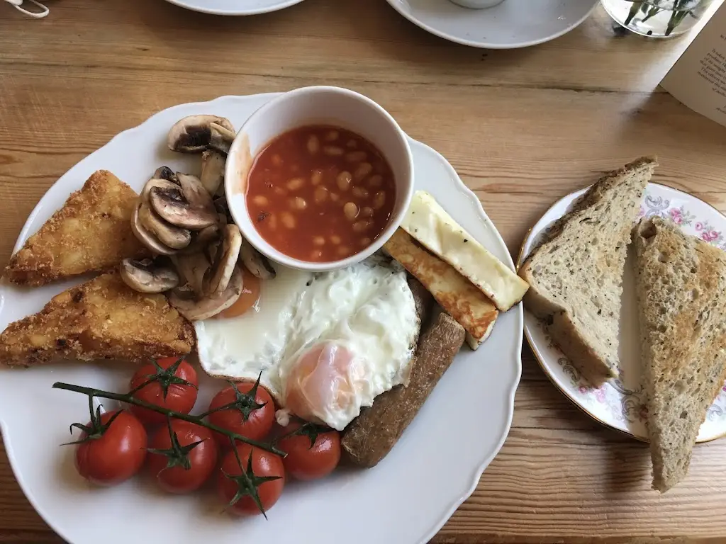 Hattie Funnell_Daisy’s Tea Room_Bishops Lydeard_review