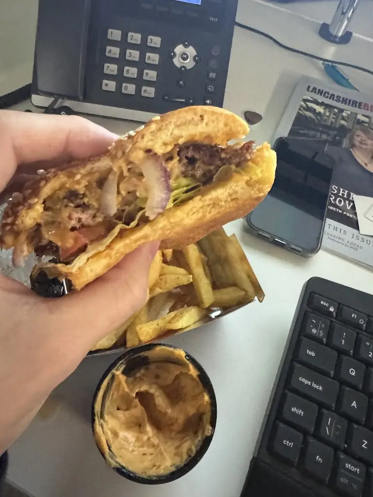 Menu_Burgerzz_Waterfoot_image_4