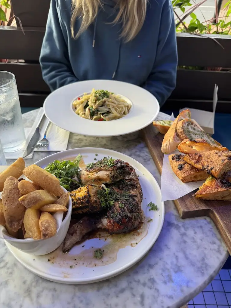 claire finnigan_Lido Troon_Troon_recensione