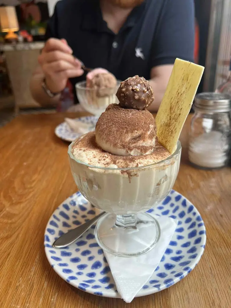 Siobhan_Lido Troon_Troon_recensione