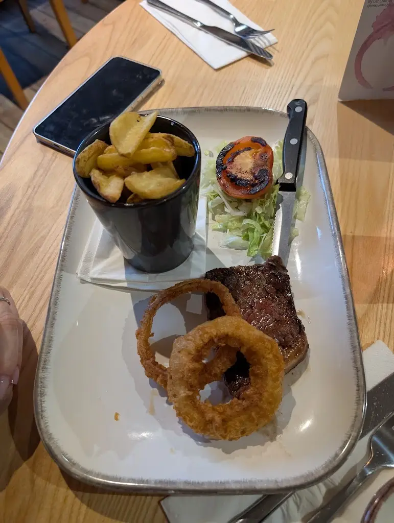 Vlad Schnakovszki_Y Not Bar & Grill_Thurso_review