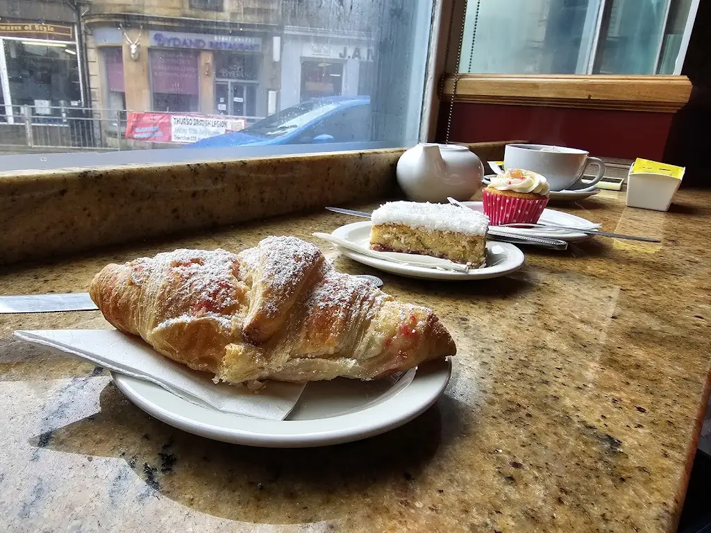 Razvan Bogasiu_Caffe Cardosi_Thurso_review