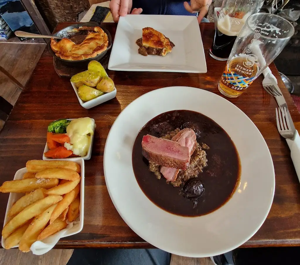 Stuart McKenzie_The Gordon Arms Hotel, West Linton_West Linton_recensione