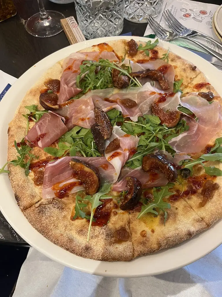 Charlotte McAdam_La Vista_Vale of Leven_review