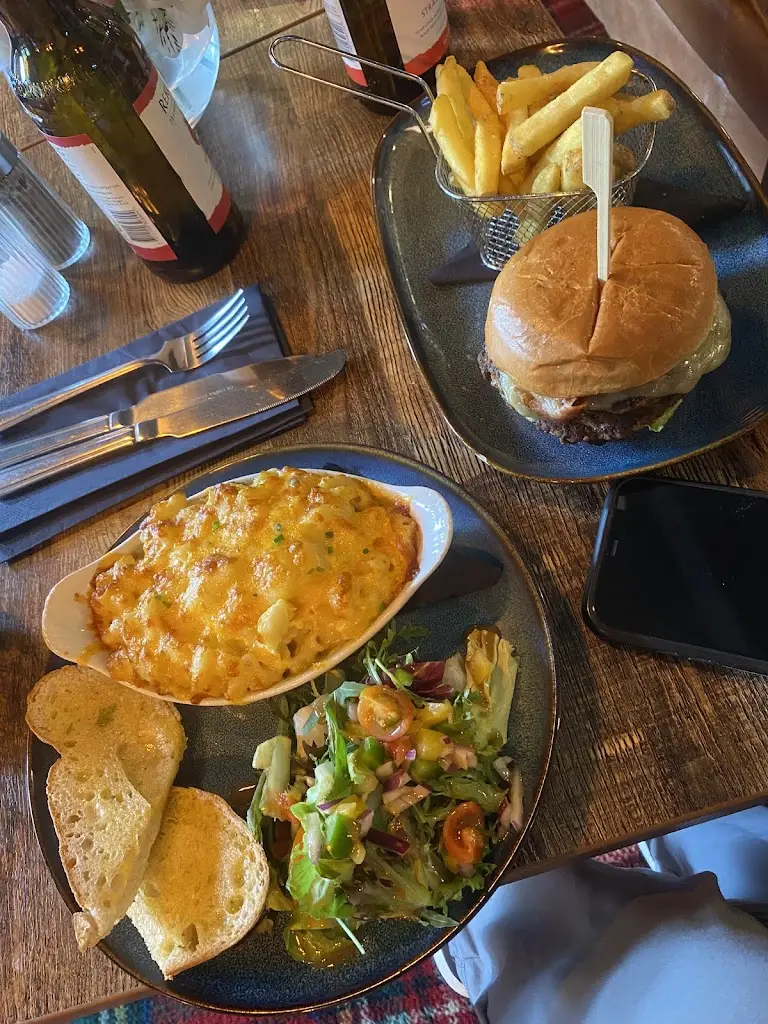 Volunteer Arms Lounge Bistro_Winchburgh_slider_image_2