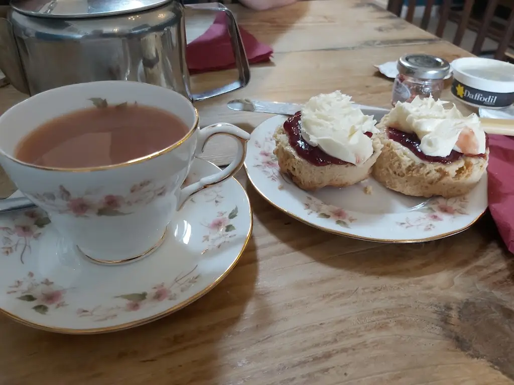 Emma Streeter_McCowans_Aberaeron_recensione