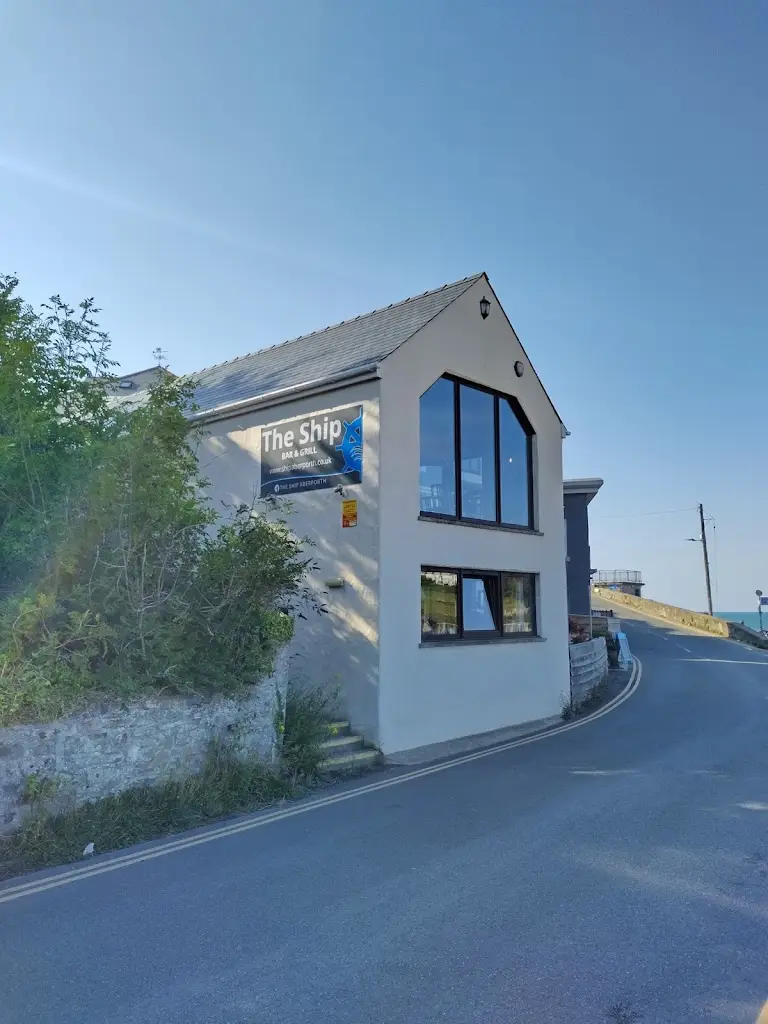 Arron Nicholson_The Ship Bar & Grill_Aberporth_recensione