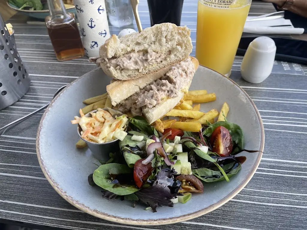 Tracy Morris_The Ship Bar & Grill_Aberporth_recensione