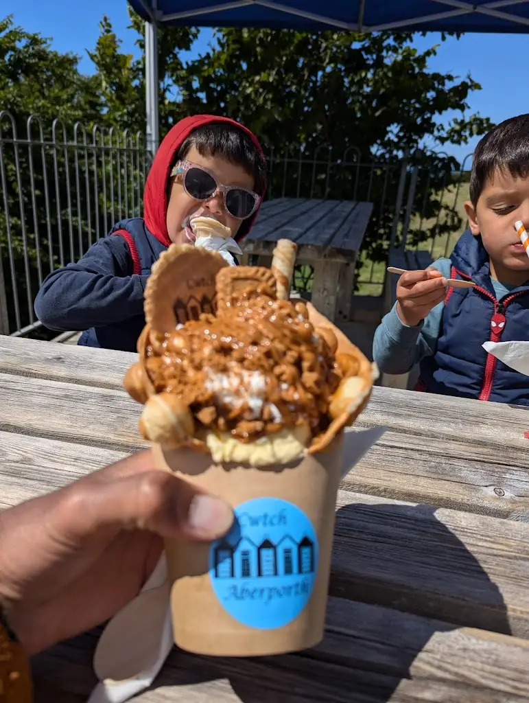 Ciaran Forde_Cwtch Glanmordy_Aberporth_review