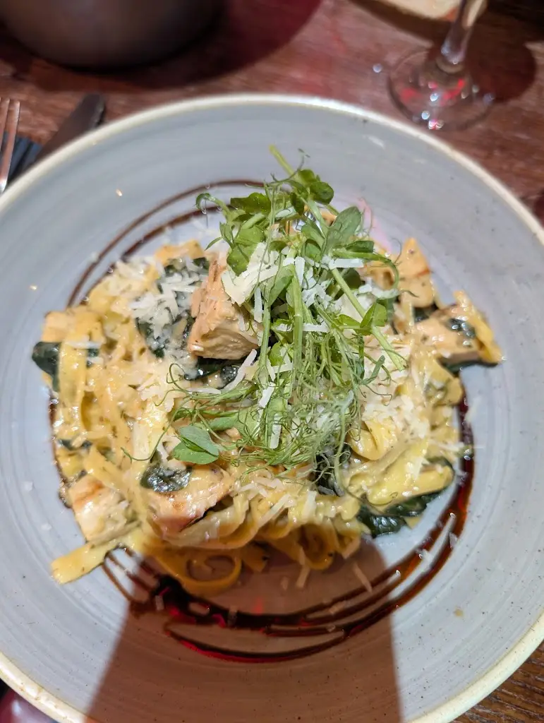 Gemma Poole_Murray's_Bargoed_review