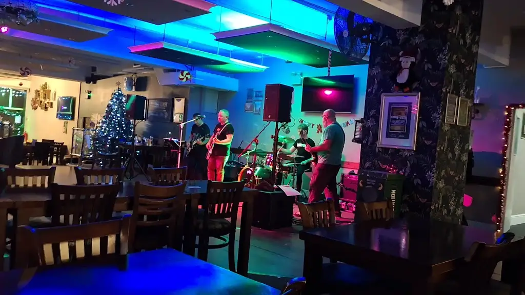 Debra Reader_The Square Royale LTD_Bargoed_recensione