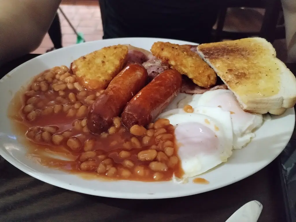 Alana Williams_The New Continental Cafe_Bargoed_reseña