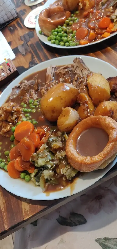 Savi Elias_The Griffin_Abercanaid_review