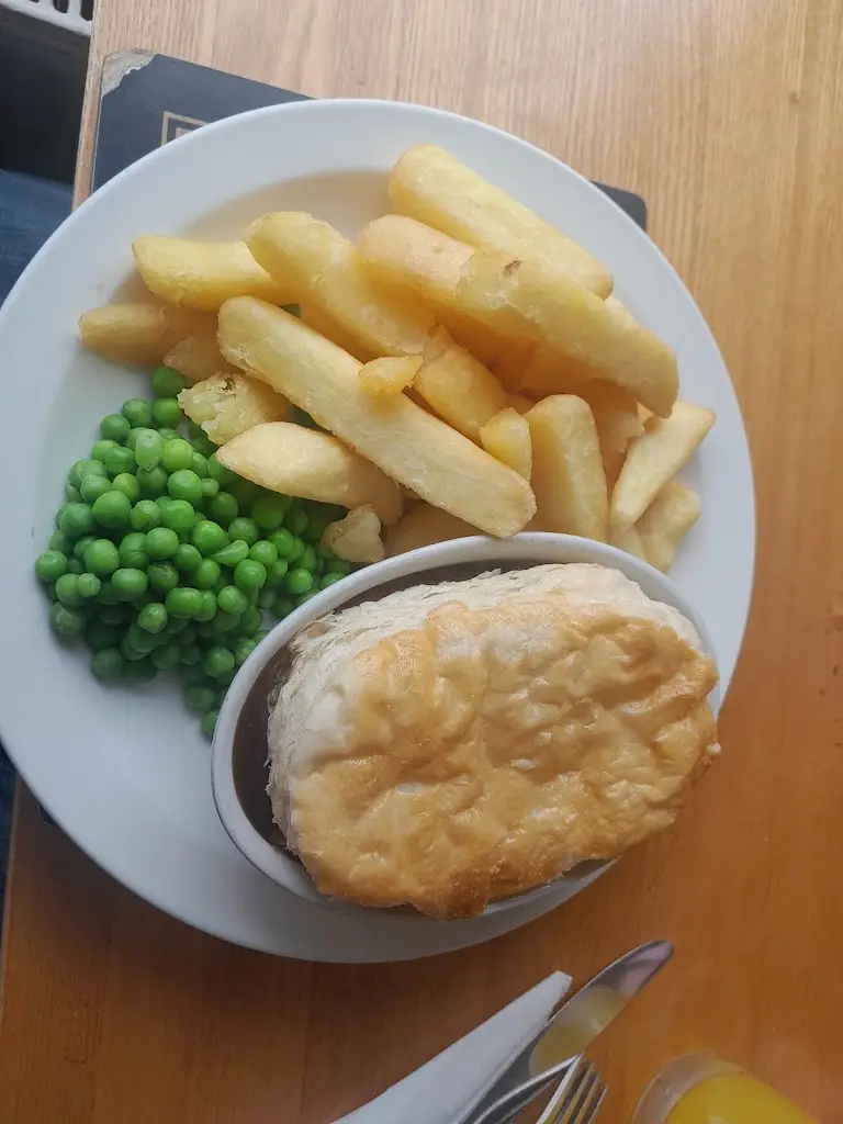 Gerry Jones_Pant Cad Ivor Inn_Abercanaid_review