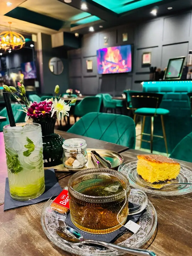 Amy Nella_Tabu wine and cocktail lounge_Bishops Cleeve_review