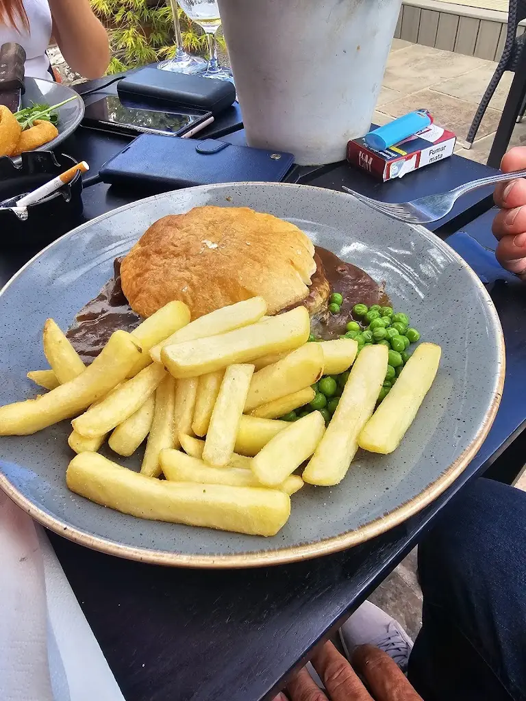 Elaine Cheshire_The Grofield Inn_Abergavenny_review