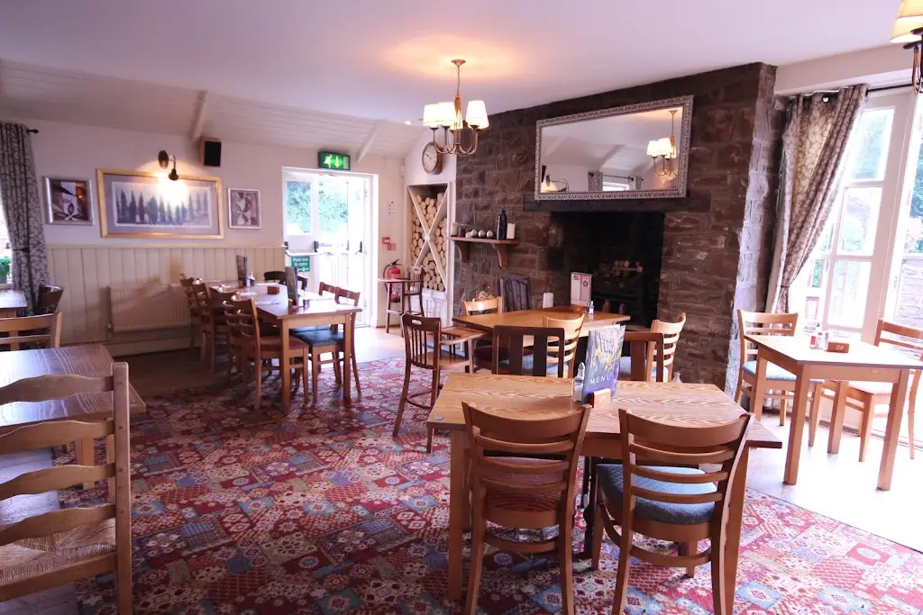 Lamb & Flag_Abergavenny_slider_image_1