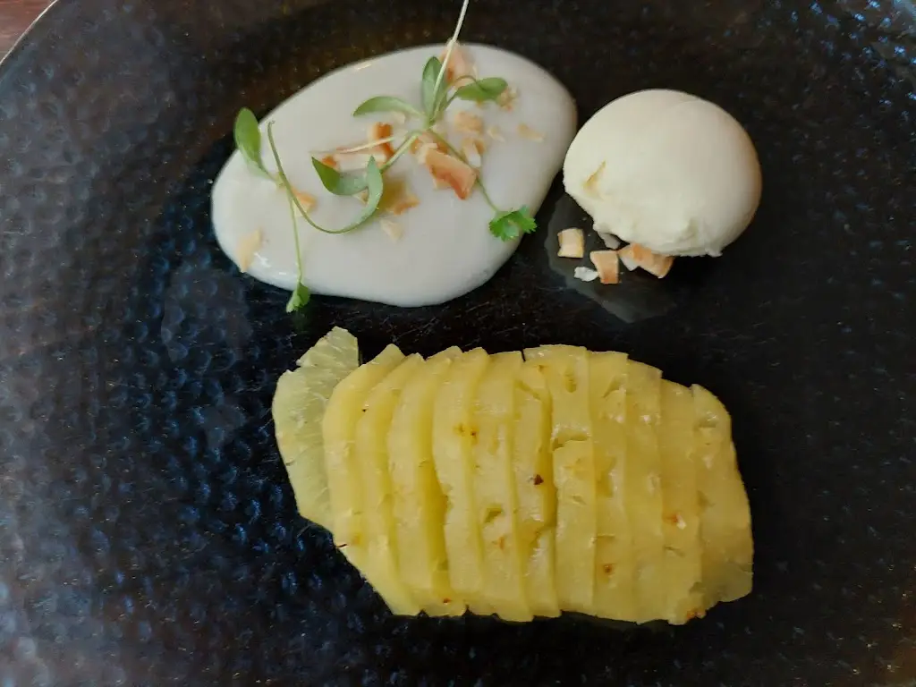 Gary Li_The Foxhunter Bar_Abergavenny_review