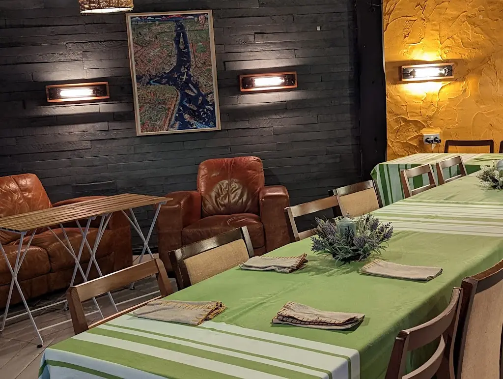 Kahve Cafe Bar restaurant in Abergavenny