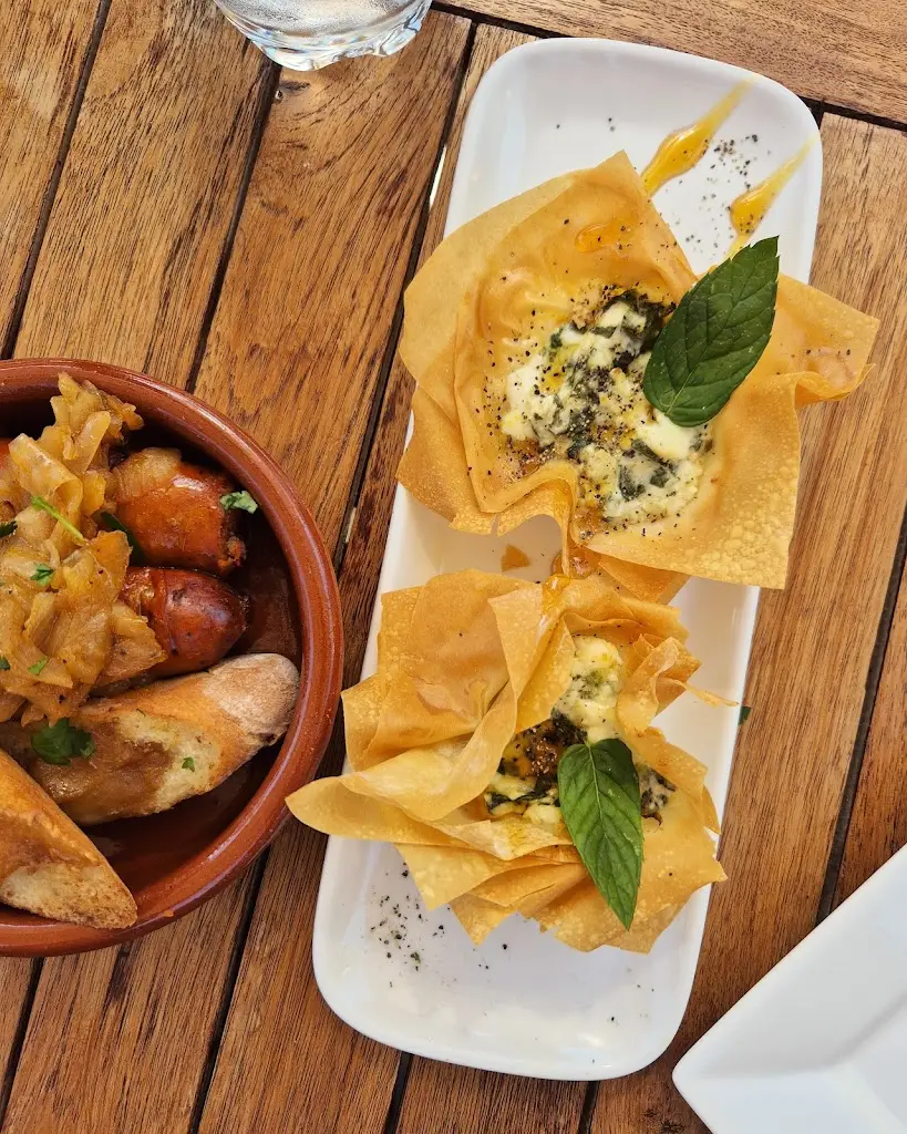 Kavita Favelle_Fuzion_Abergavenny_review