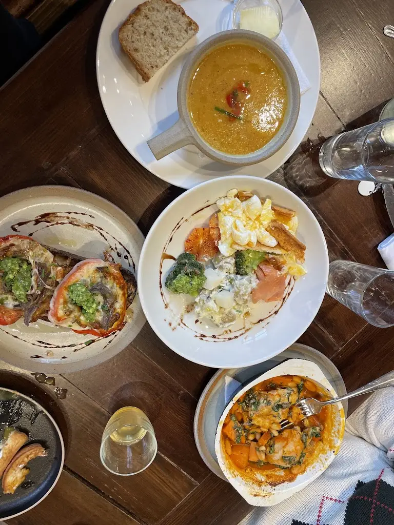 Antonio holguin_The Art Shop & Chapel_Abergavenny_review