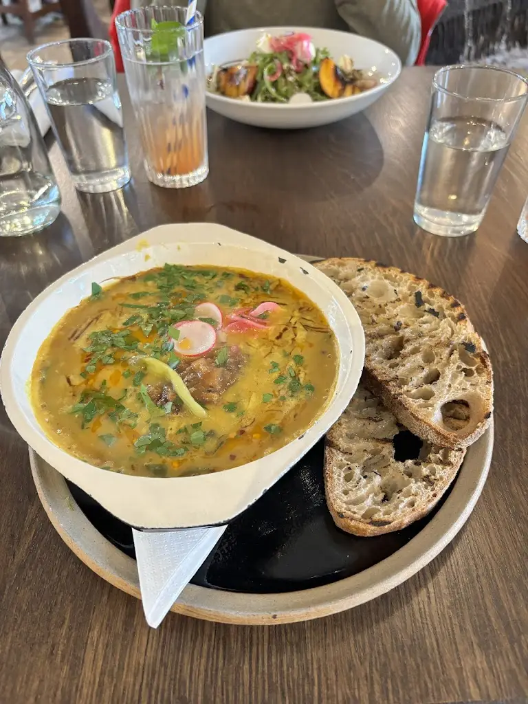 G D J Swindail-Parry_The Art Shop & Chapel_Abergavenny_review