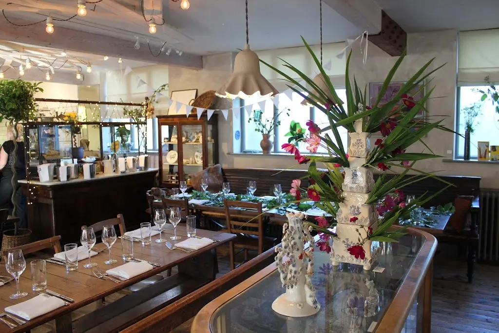 The Art Shop & Chapel restaurant à Abergavenny