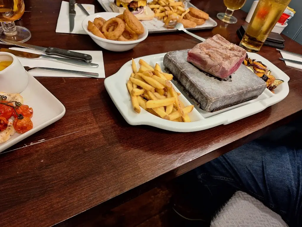 Broz Joszip_The Manor Hotel & Pub_Alconbury_review