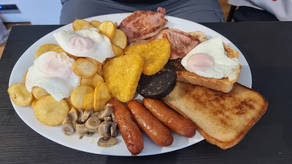 Alex Osman_Ambers Cafe_Beddau_review