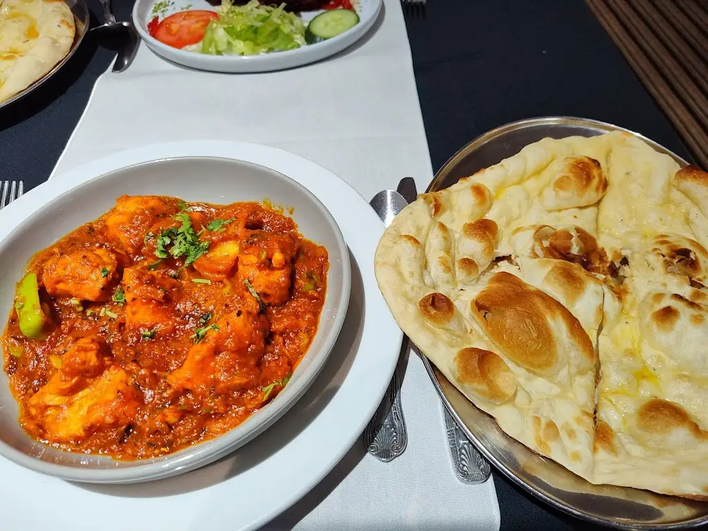 Rozis Tandoori Restaurant_Amlwch_slider_image_2