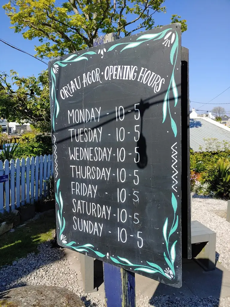 Carl R. Hussey_Ann's Pantry_Amlwch_review