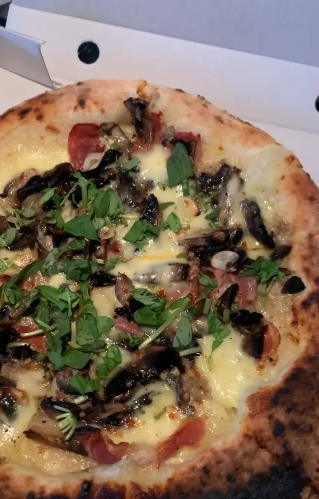 Emily L_CasaGees Pizza Delivery_Bishops Cleeve_review