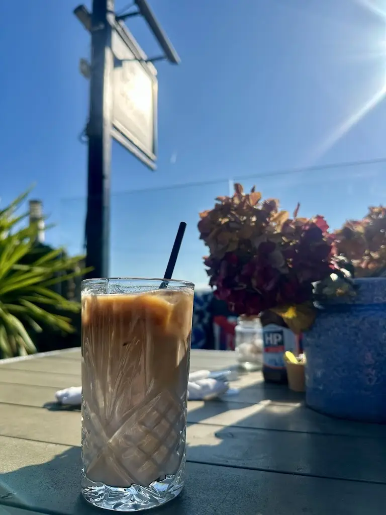 L R_The Boathouse_Amlwch_review